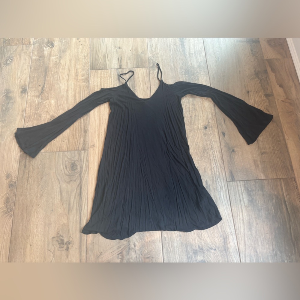 Abercrombie and fitch black flowy XS dress spaghetti strap cold shoulder